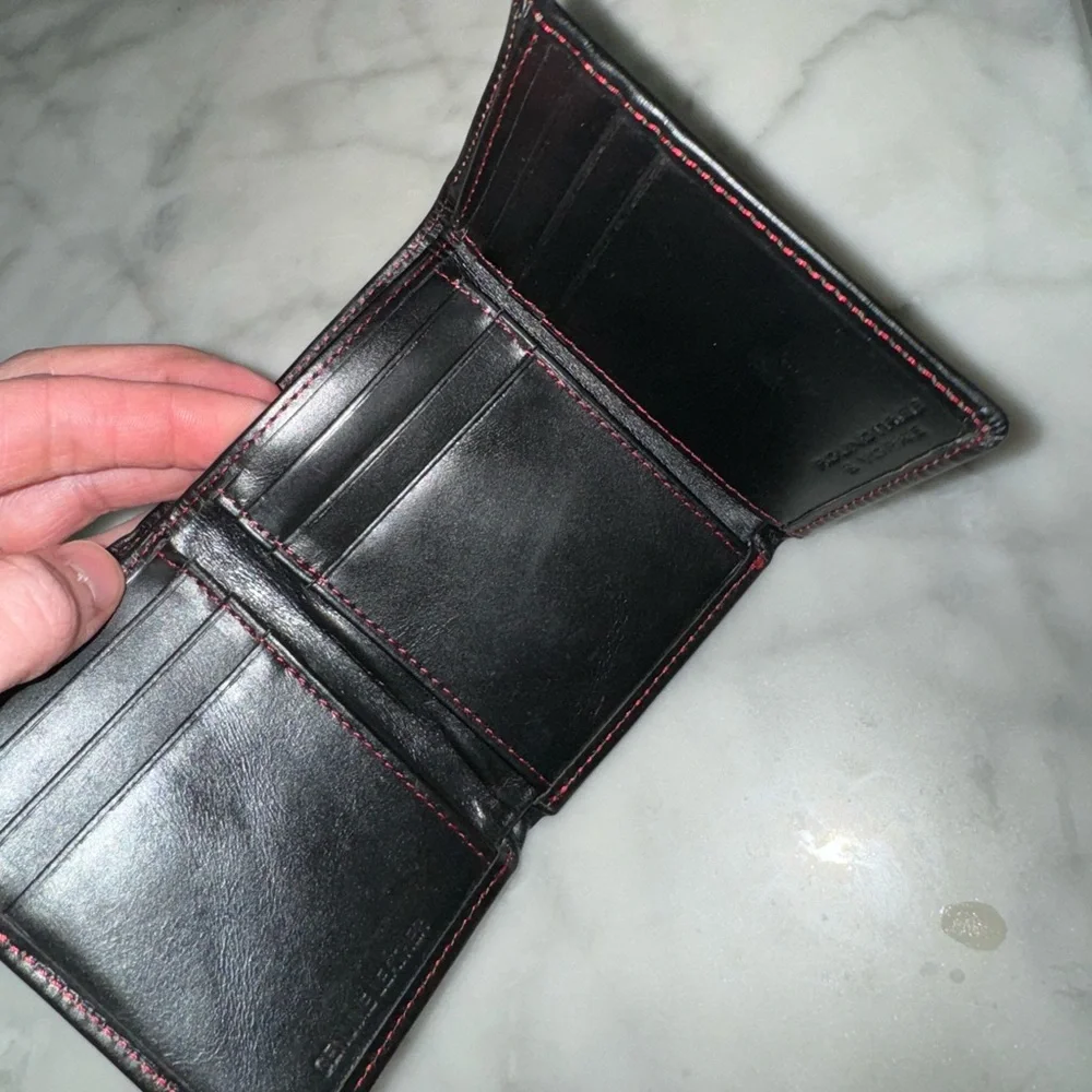 Roundtree & Yorke tri-fold wallet